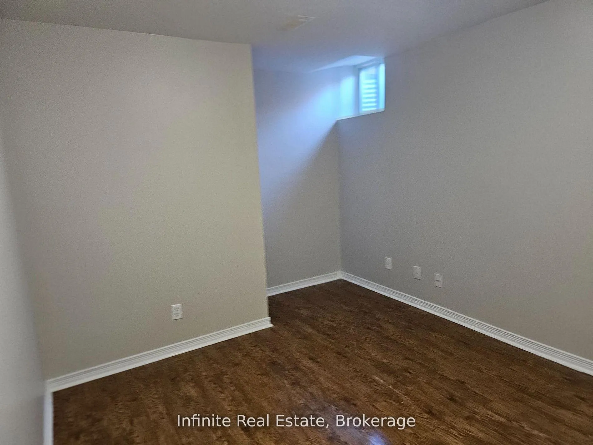 Photo 5 of 345 Queen Mary Drive, Brampton, Fletcher's Meadow — HOMEH