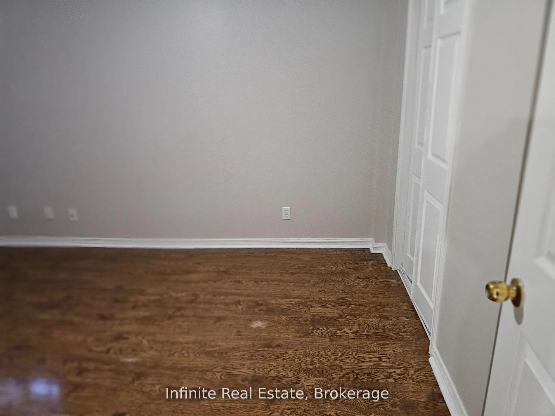 Photo 6 of 345 Queen Mary Drive, Brampton, Fletcher's Meadow — HOMEH