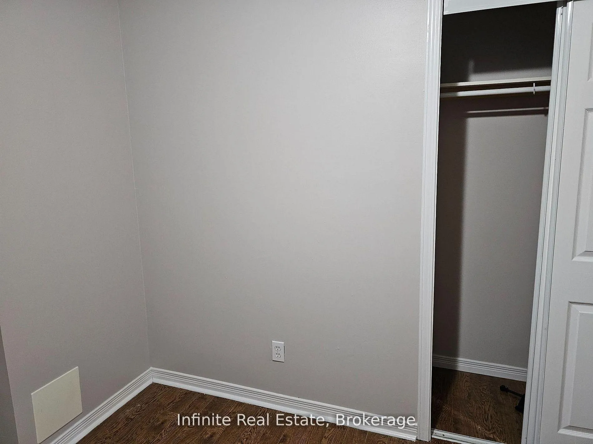 Photo 7 of 345 Queen Mary Drive, Brampton, Fletcher's Meadow — HOMEH