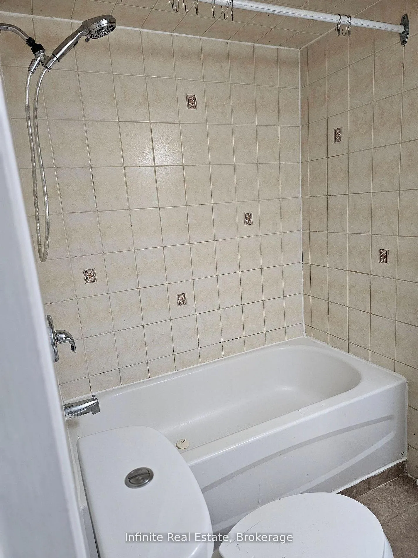 Photo 10 of 345 Queen Mary Drive, Brampton, Fletcher's Meadow — HOMEH