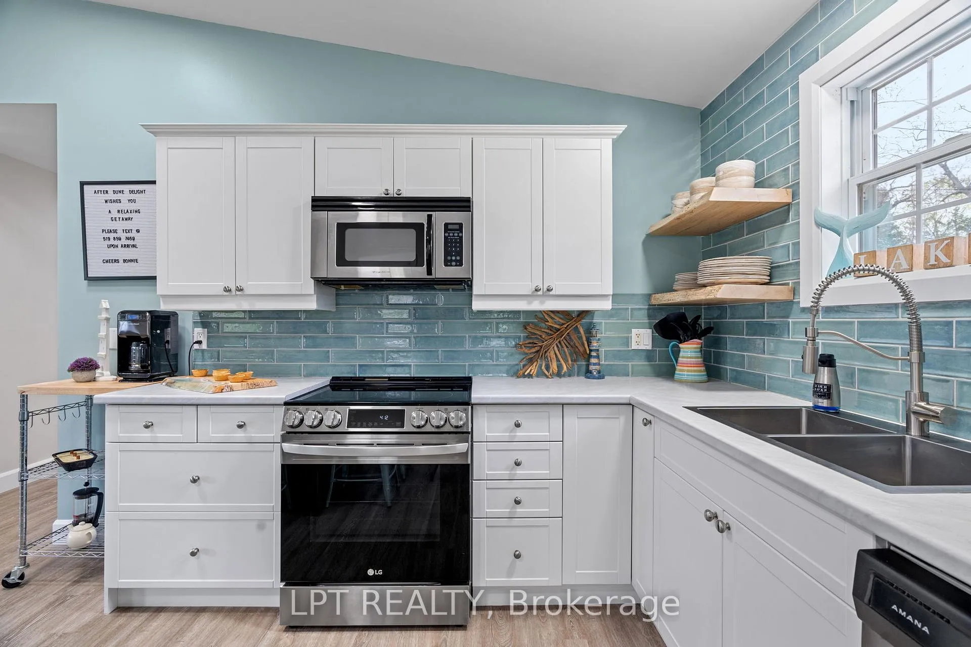 Photo 8 of 7652 Riverside Drive, Lambton Shores, Port Franks — HOMEH