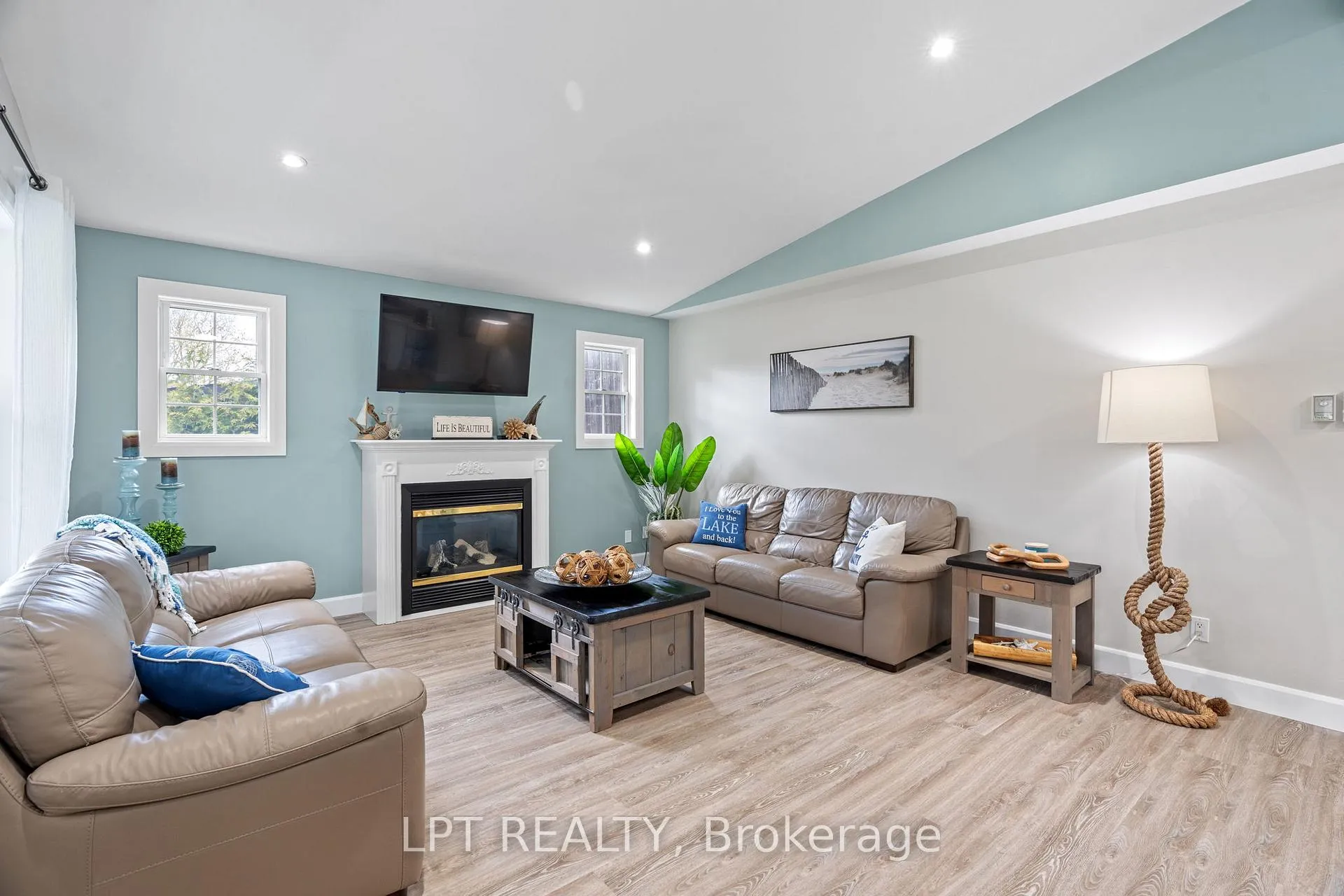 Photo 10 of 7652 Riverside Drive, Lambton Shores, Port Franks — HOMEH