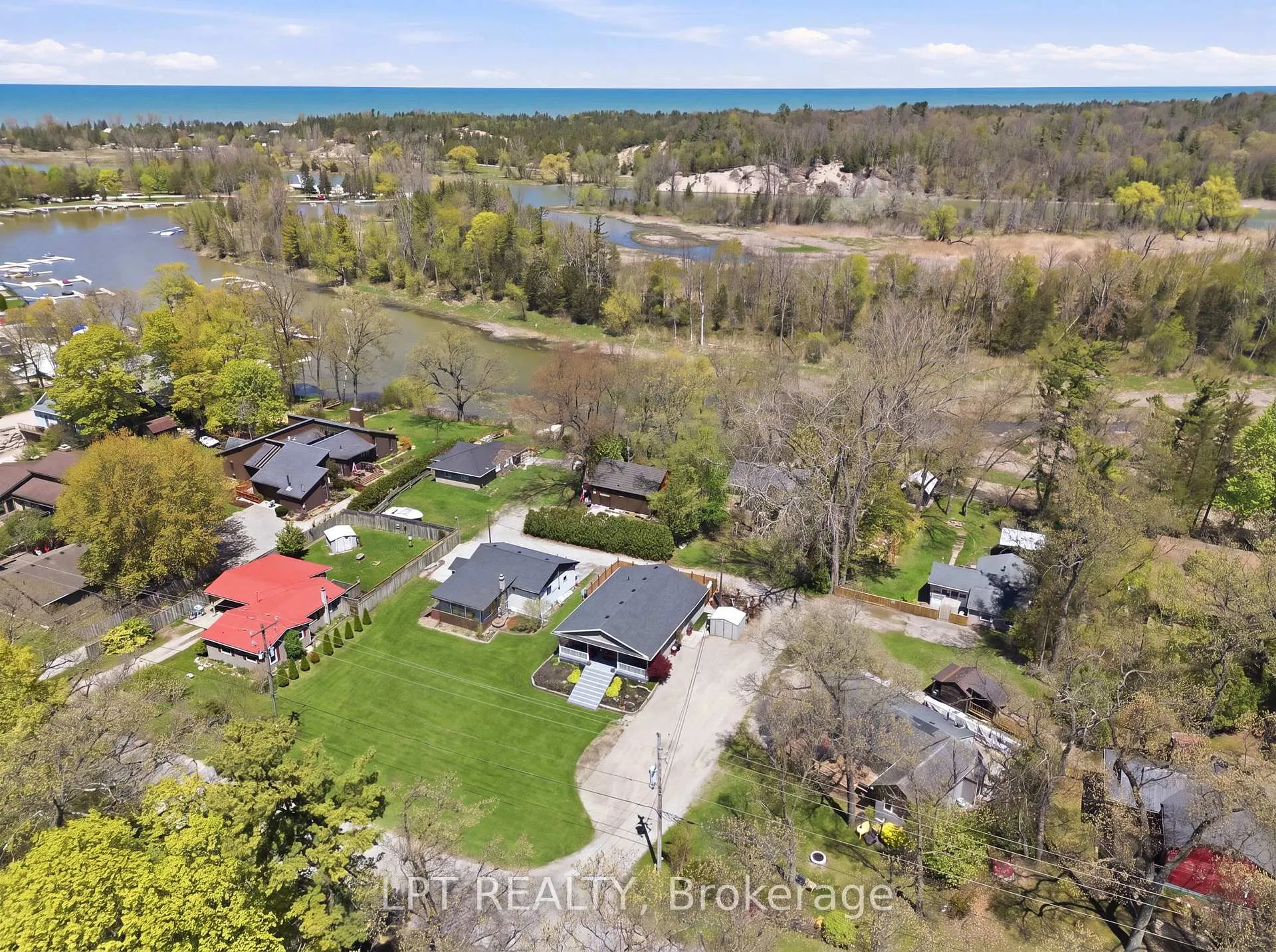 Photo 33 of 7652 Riverside Drive, Lambton Shores, Port Franks — HOMEH