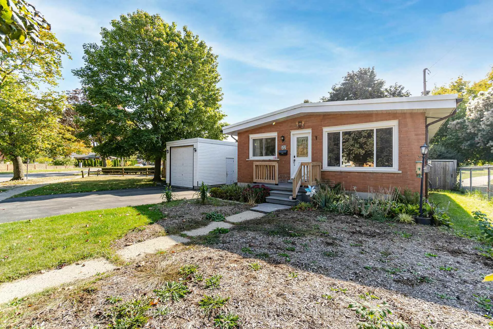 Photo 3 of 22 Balmoral Drive, Guelph, Riverside Park — HOMEH