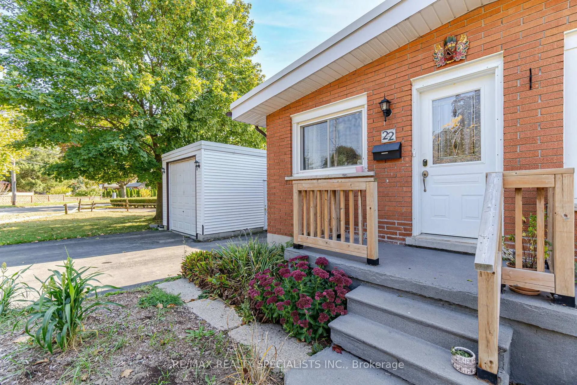 Photo 4 of 22 Balmoral Drive, Guelph, Riverside Park — HOMEH
