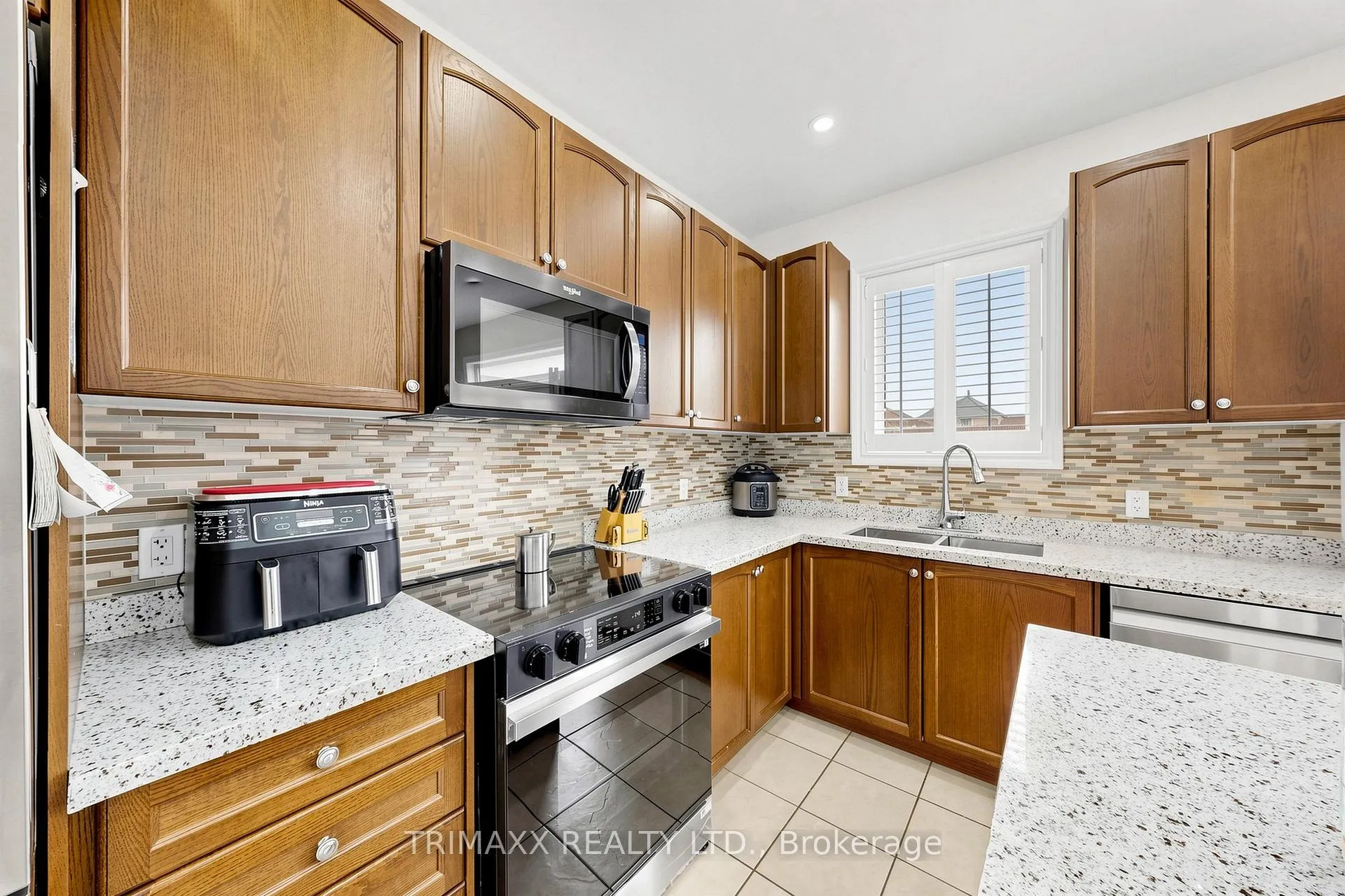 Photo 11 of 30 Learmont Avenue, Caledon, Rural Caledon — HOMEH