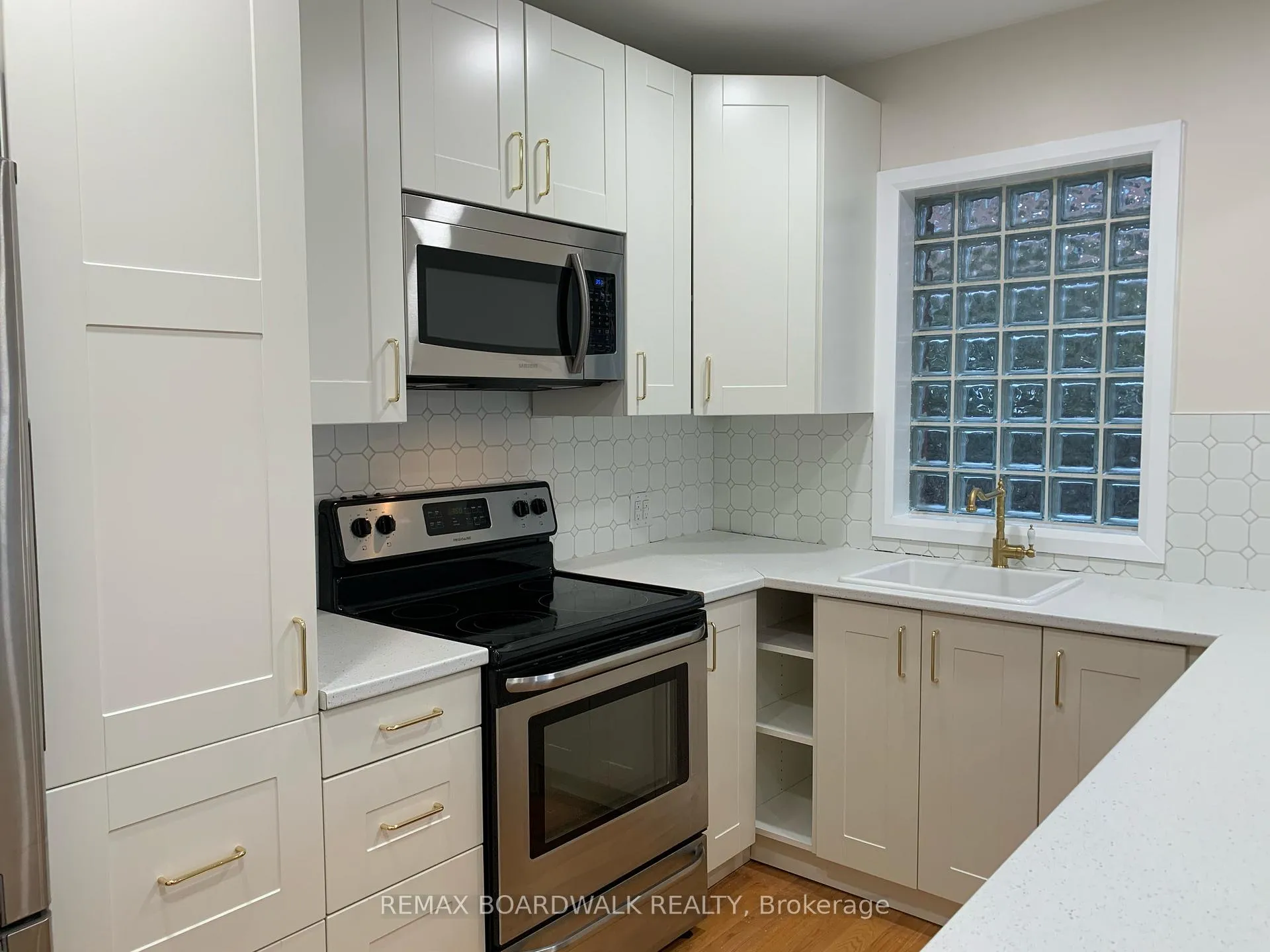 Photo 10 of 11 Kippewa Drive, Ottawa, Dows Lake — HOMEH