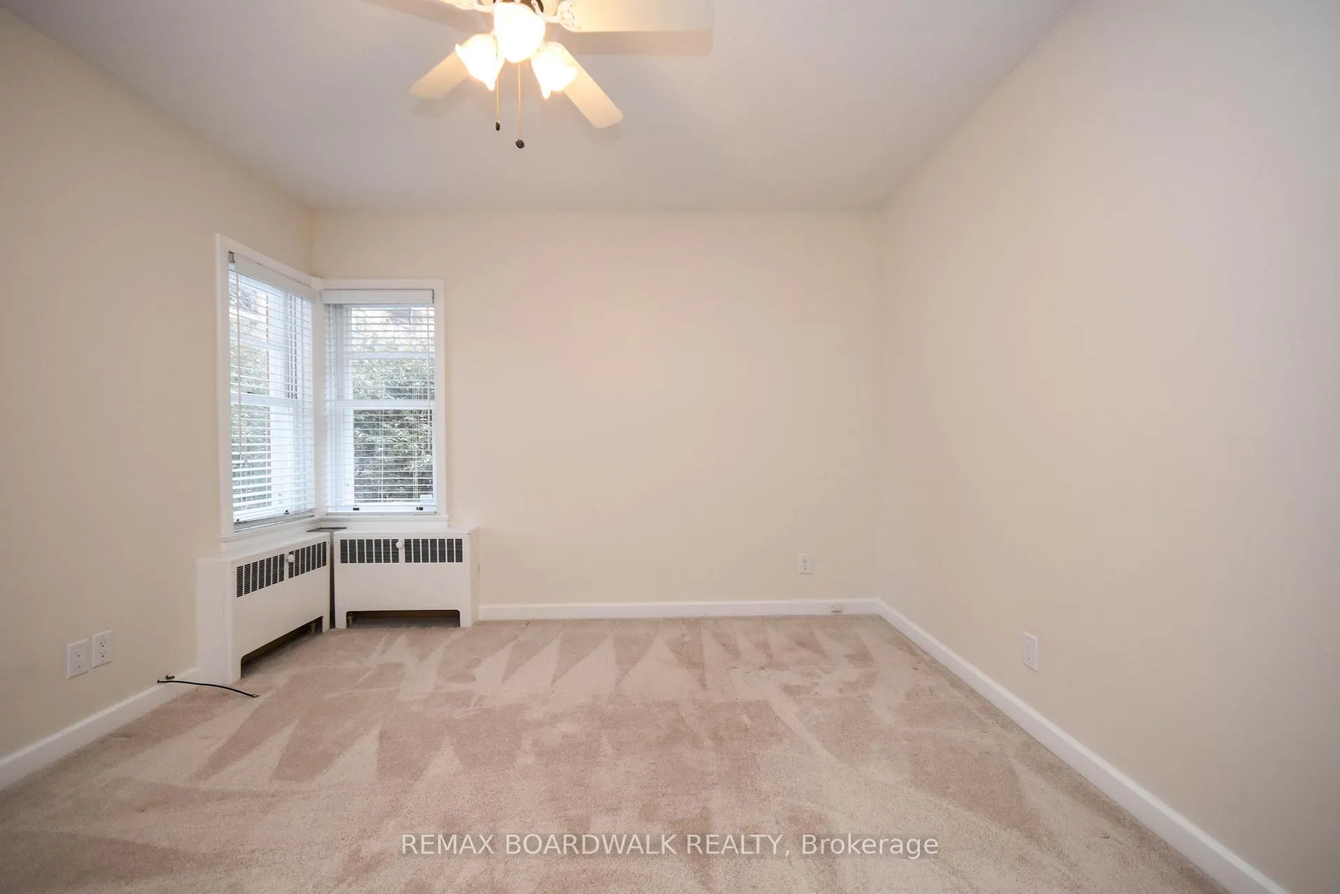 Photo 15 of 11 Kippewa Drive, Ottawa, Dows Lake — HOMEH