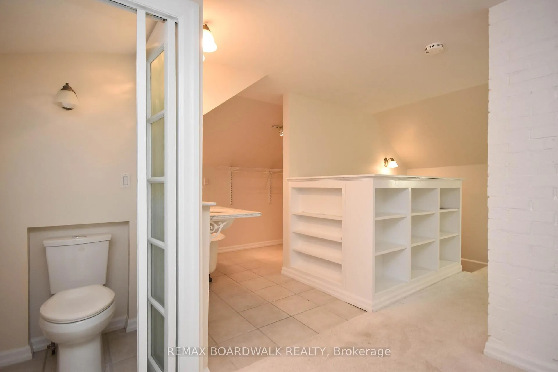 Photo 18 of 11 Kippewa Drive, Ottawa, Dows Lake — HOMEH