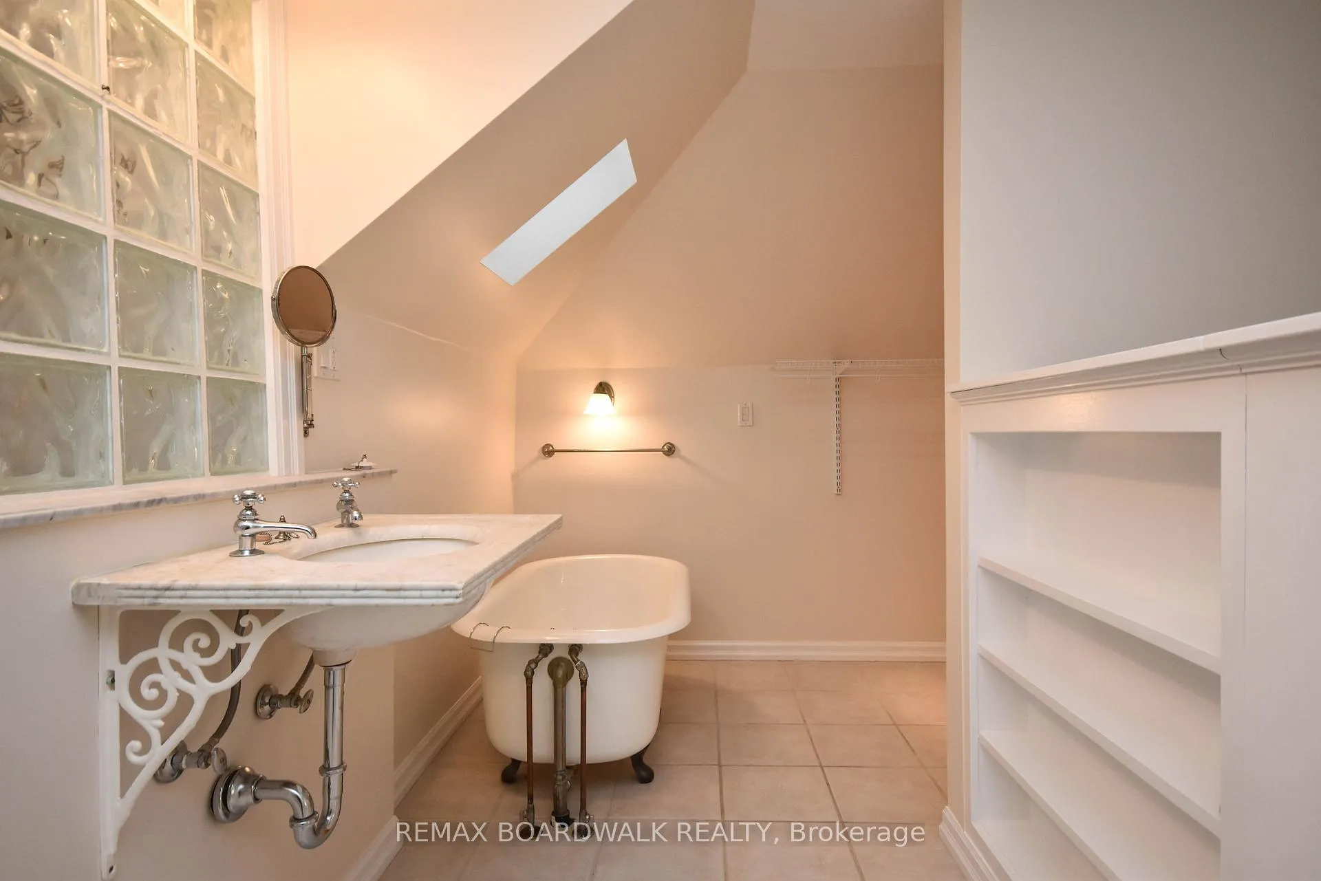 Photo 19 of 11 Kippewa Drive, Ottawa, Dows Lake — HOMEH