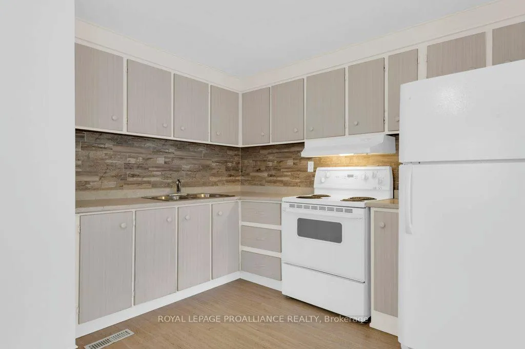 Photo 9 of Unit 29, 63 Whites Road, Quinte West, Sidney Ward — HOMEH
