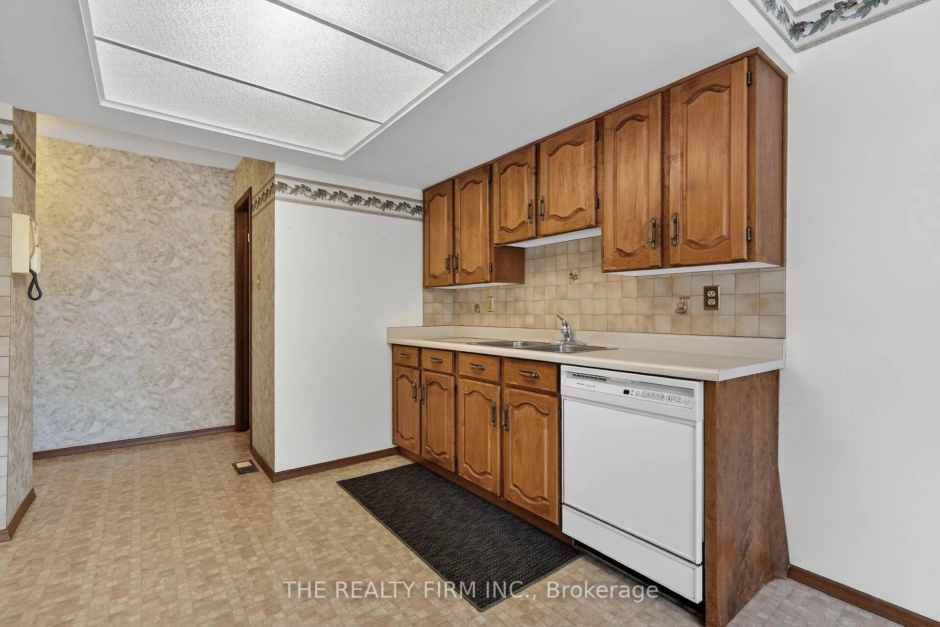 Photo 18 of 369 Everglade Crescent, London, North P — HOMEH