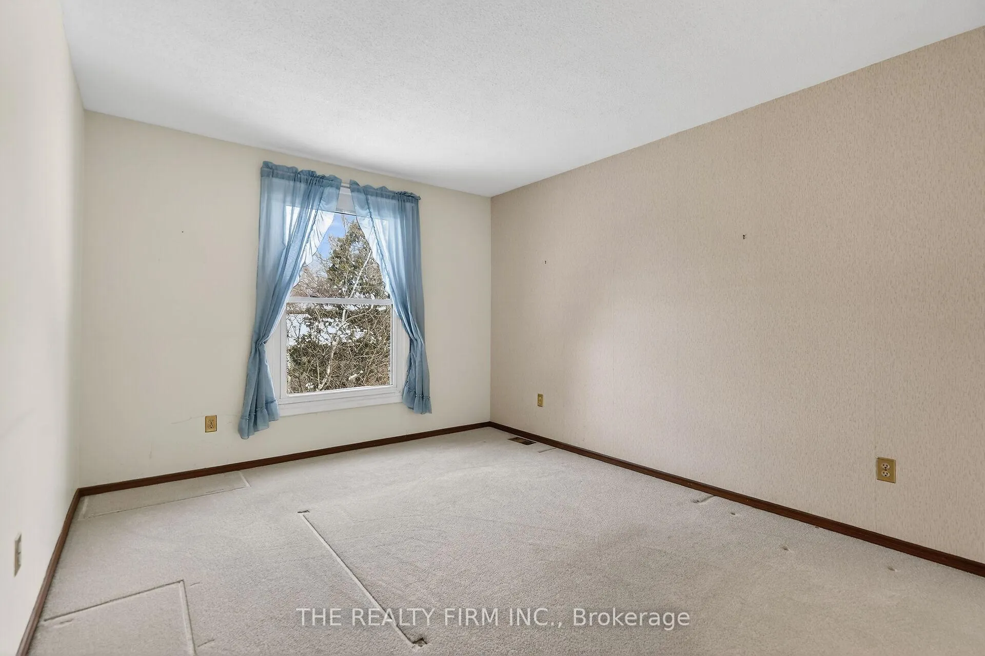 Photo 24 of 369 Everglade Crescent, London, North P — HOMEH