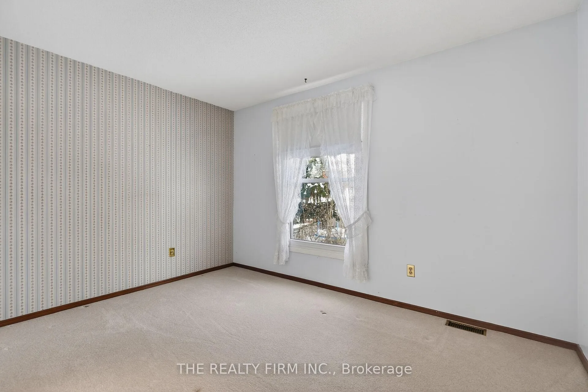 Photo 27 of 369 Everglade Crescent, London, North P — HOMEH