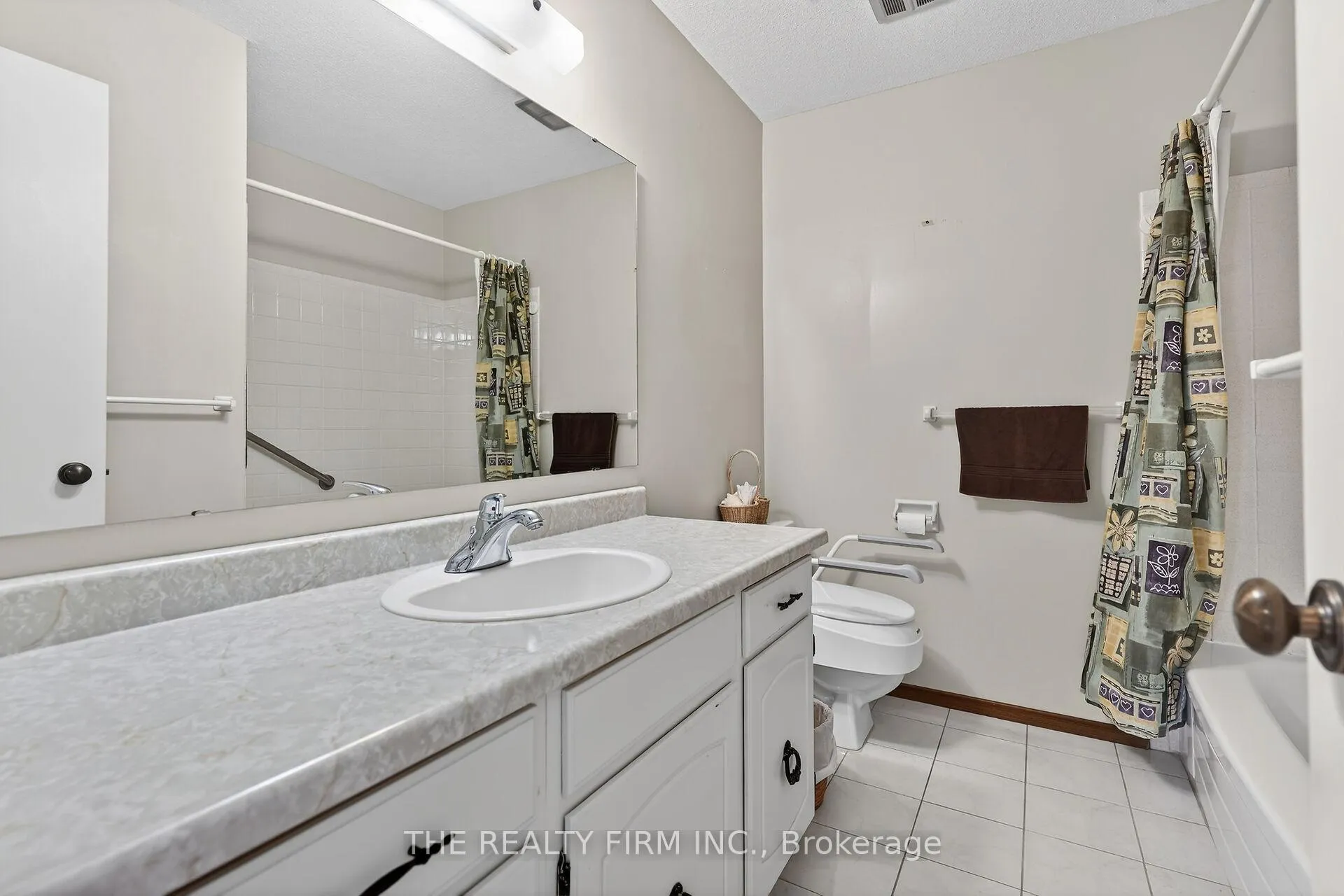 Photo 28 of 369 Everglade Crescent, London, North P — HOMEH