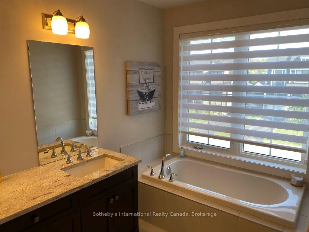 Photo 8 of 165 Yellow Birch Crescent, Blue Mountains — HOMEH