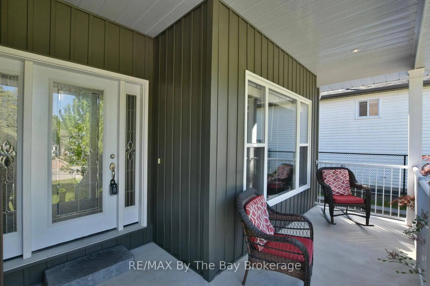 Photo 2 of 37 Wesley Avenue, Wasaga Beach — HOMEH
