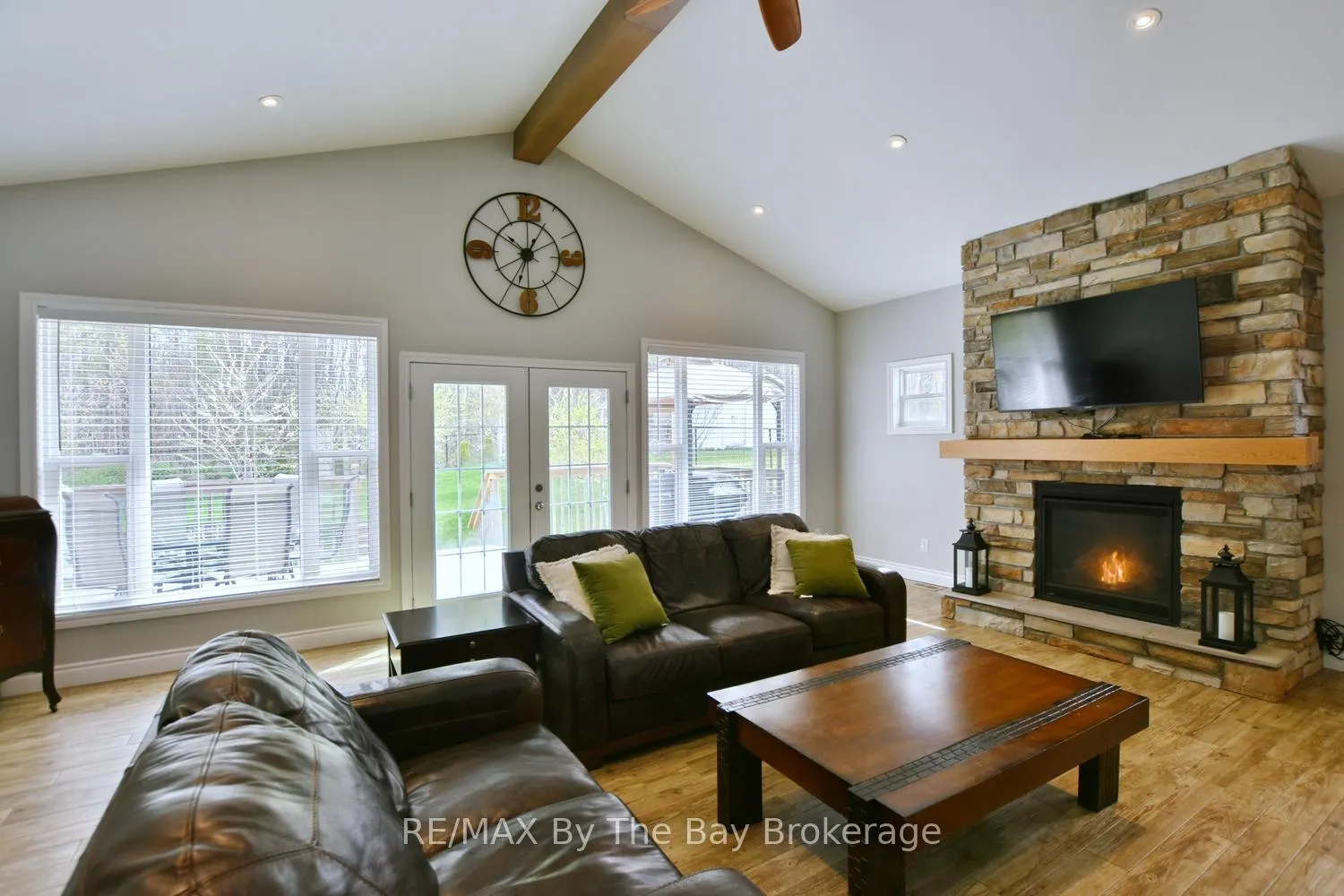 Photo 3 of 37 Wesley Avenue, Wasaga Beach — HOMEH