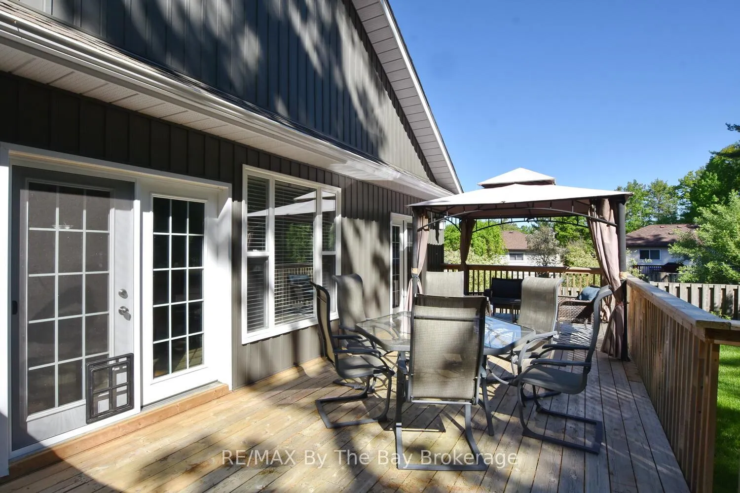 Photo 6 of 37 Wesley Avenue, Wasaga Beach — HOMEH