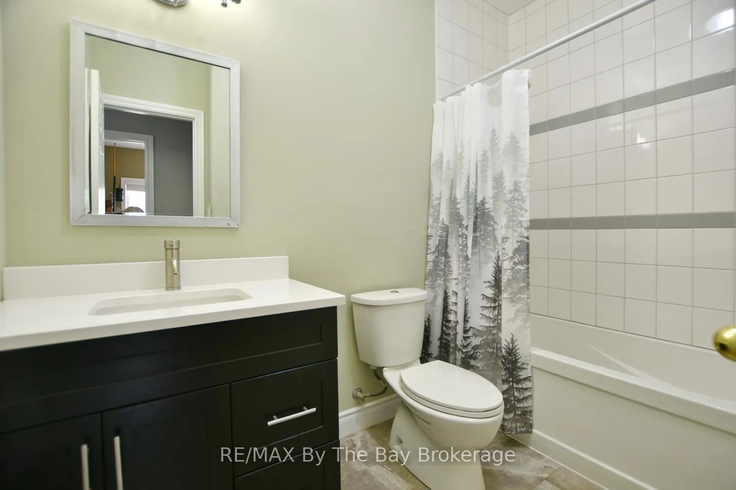 Photo 14 of 37 Wesley Avenue, Wasaga Beach — HOMEH