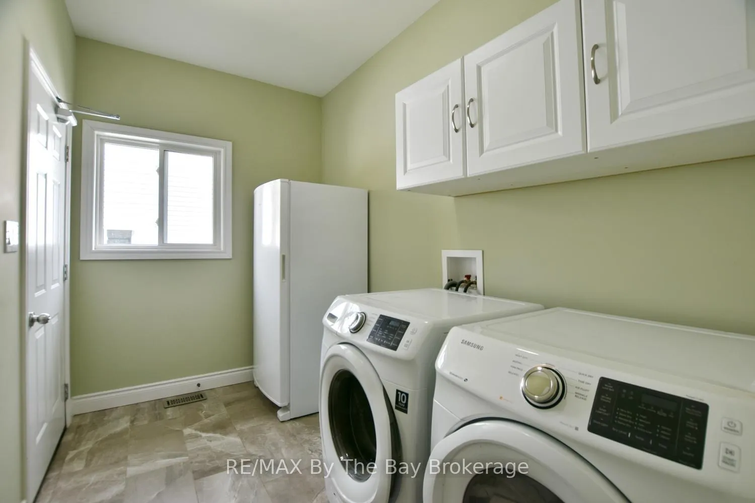 Photo 15 of 37 Wesley Avenue, Wasaga Beach — HOMEH
