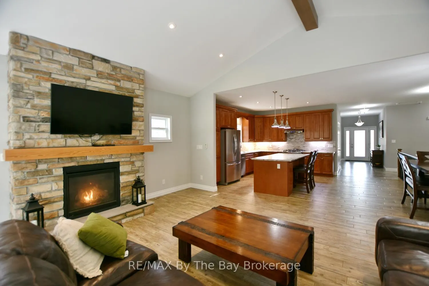 Photo 16 of 37 Wesley Avenue, Wasaga Beach — HOMEH