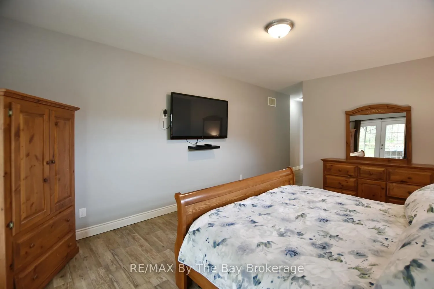 Photo 21 of 37 Wesley Avenue, Wasaga Beach — HOMEH