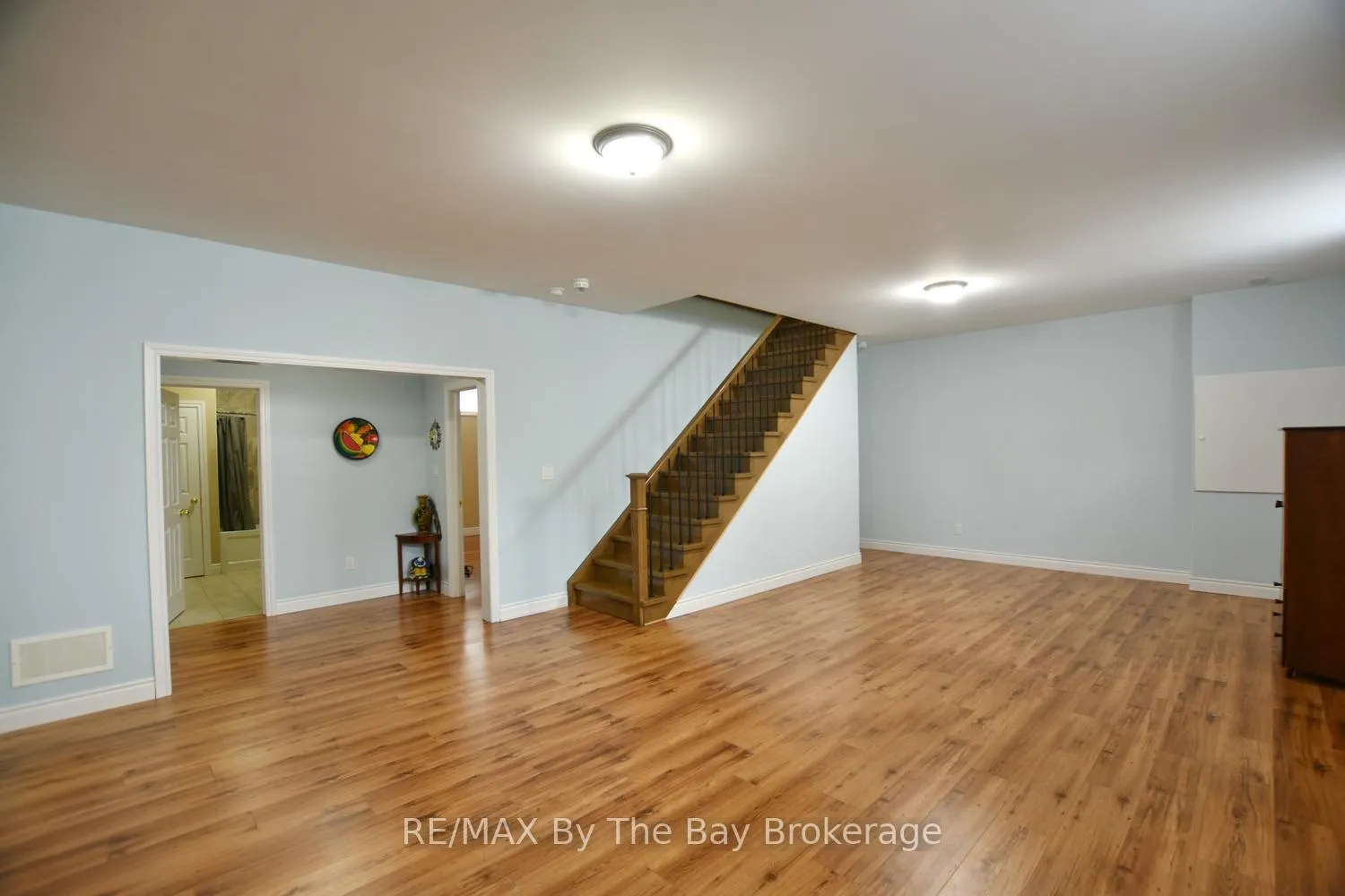 Photo 25 of 37 Wesley Avenue, Wasaga Beach — HOMEH
