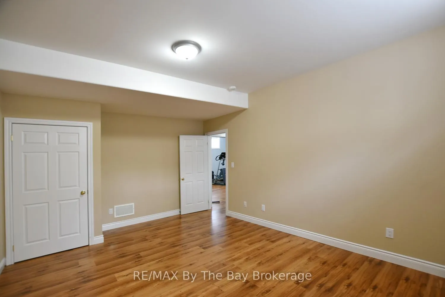 Photo 27 of 37 Wesley Avenue, Wasaga Beach — HOMEH