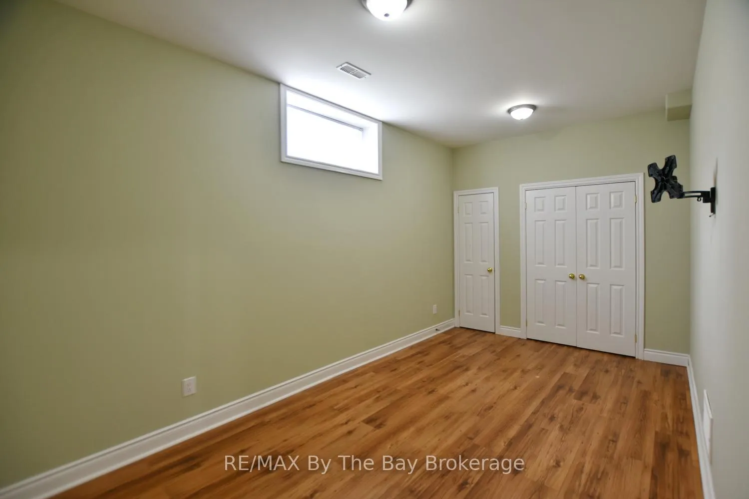Photo 29 of 37 Wesley Avenue, Wasaga Beach — HOMEH