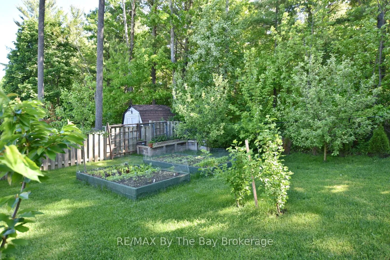 Photo 36 of 37 Wesley Avenue, Wasaga Beach — HOMEH