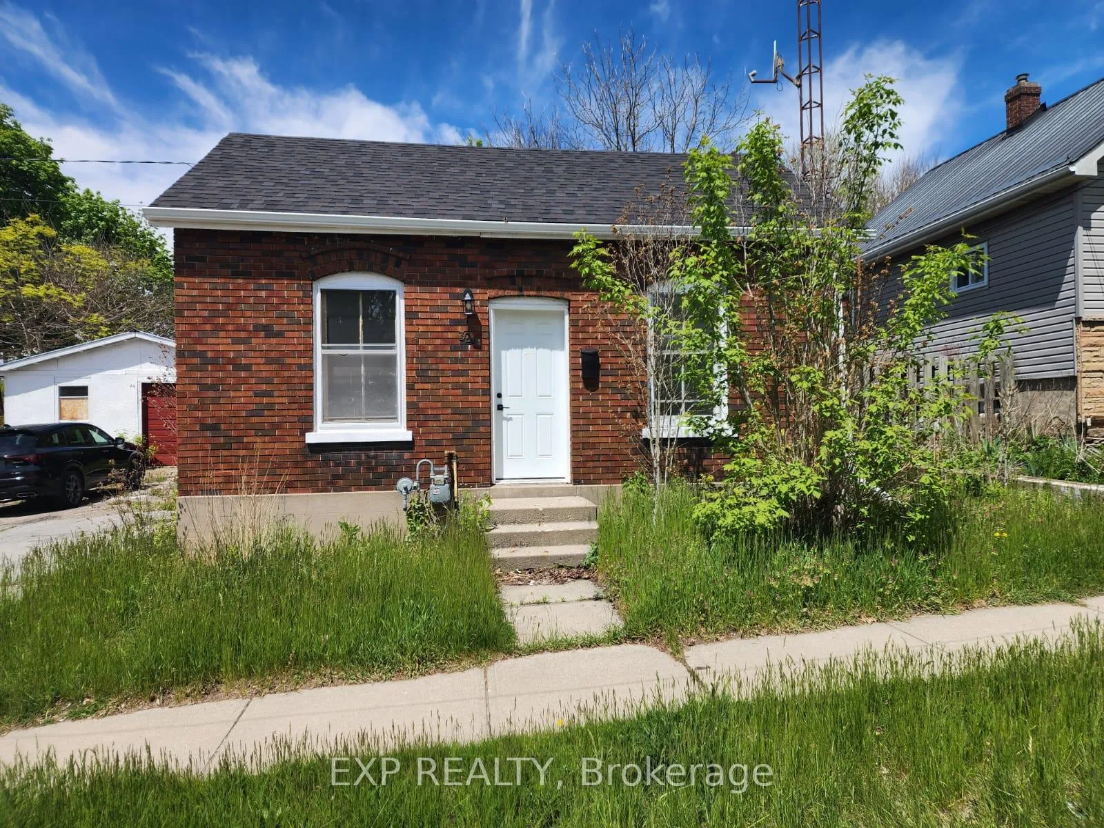 Photo 1 of 32 Niagara Street, Brantford — HOMEH