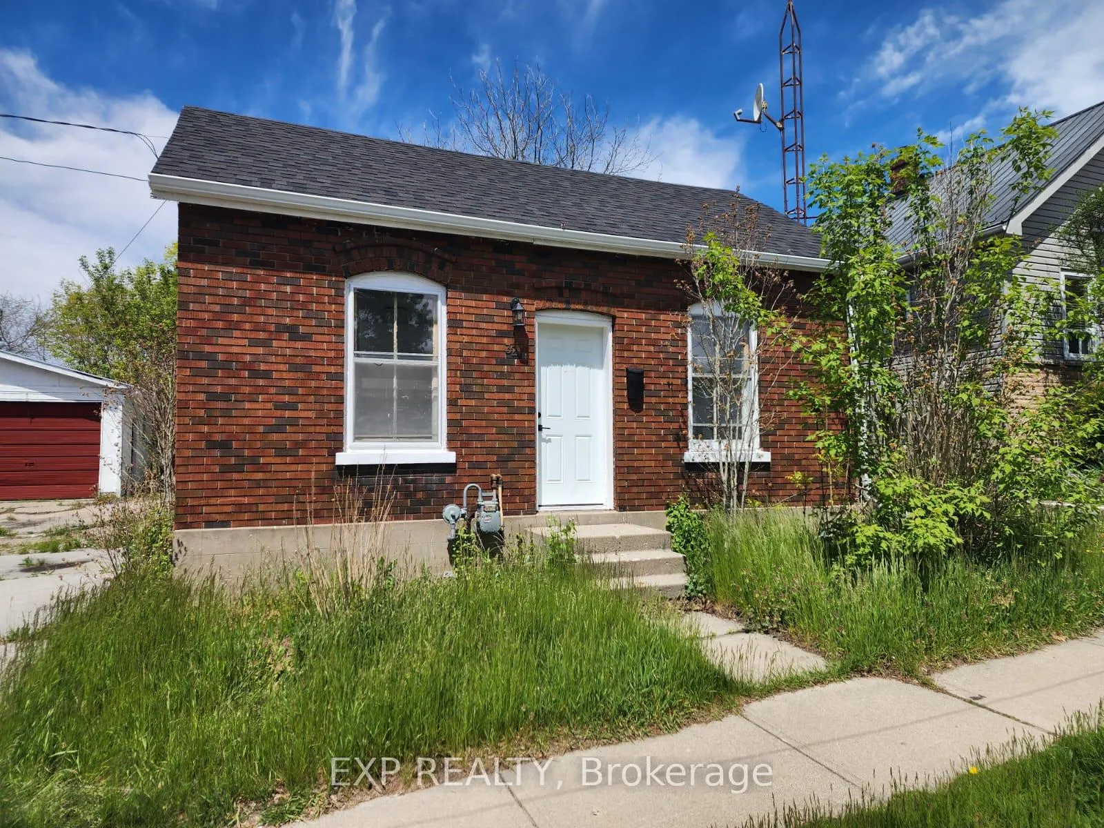 Photo 2 of 32 Niagara Street, Brantford — HOMEH
