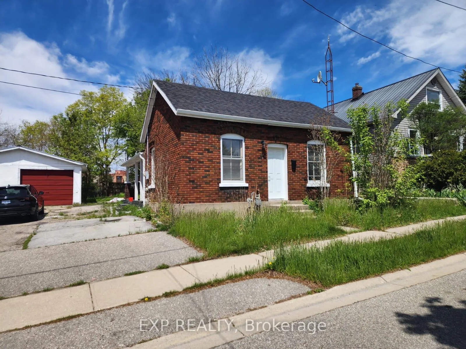 Photo 3 of 32 Niagara Street, Brantford — HOMEH