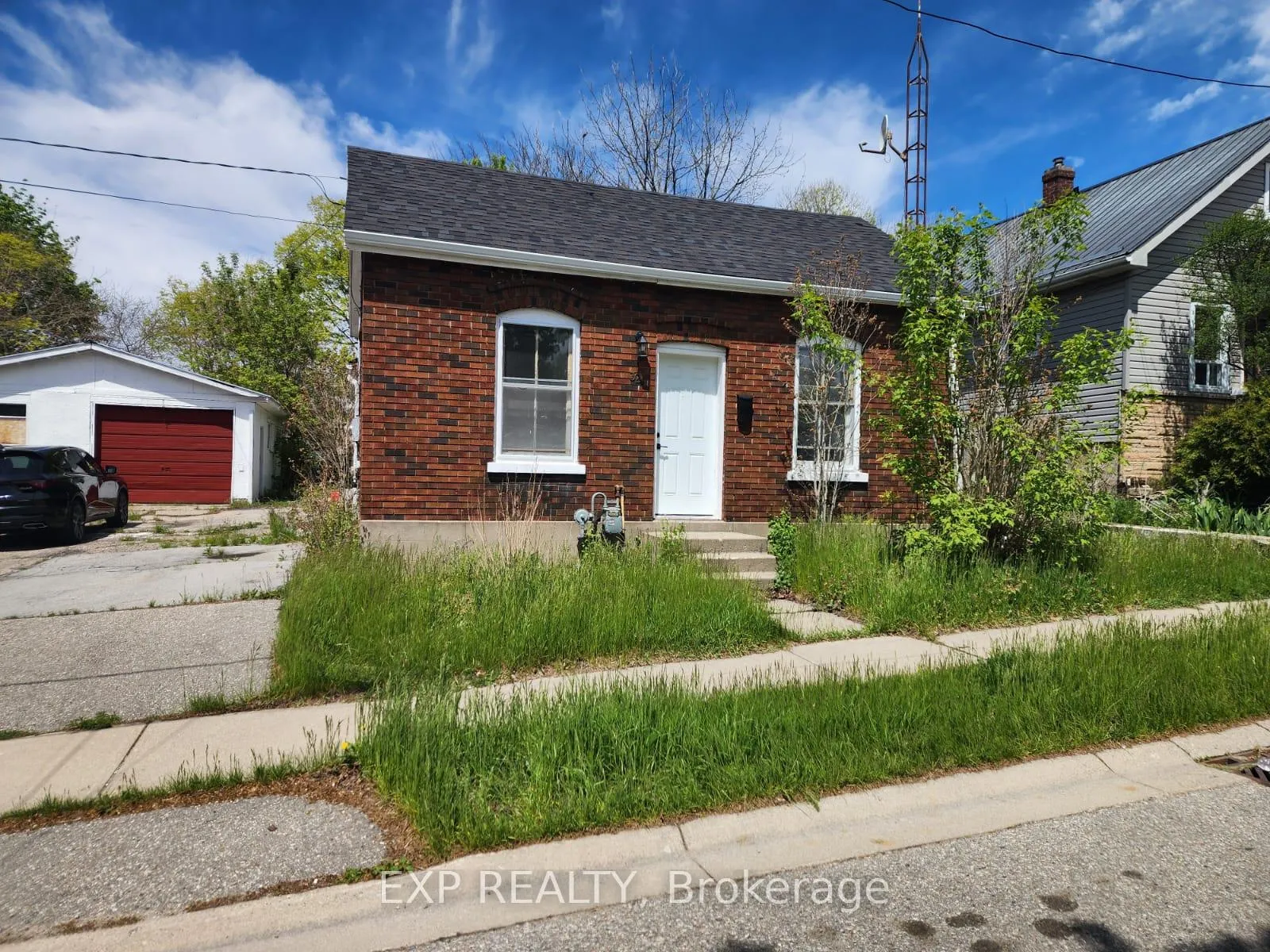 Photo 4 of 32 Niagara Street, Brantford — HOMEH