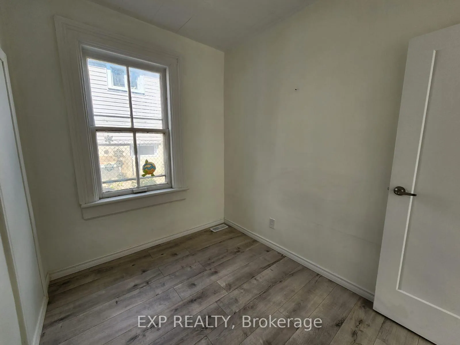 Photo 10 of 32 Niagara Street, Brantford — HOMEH