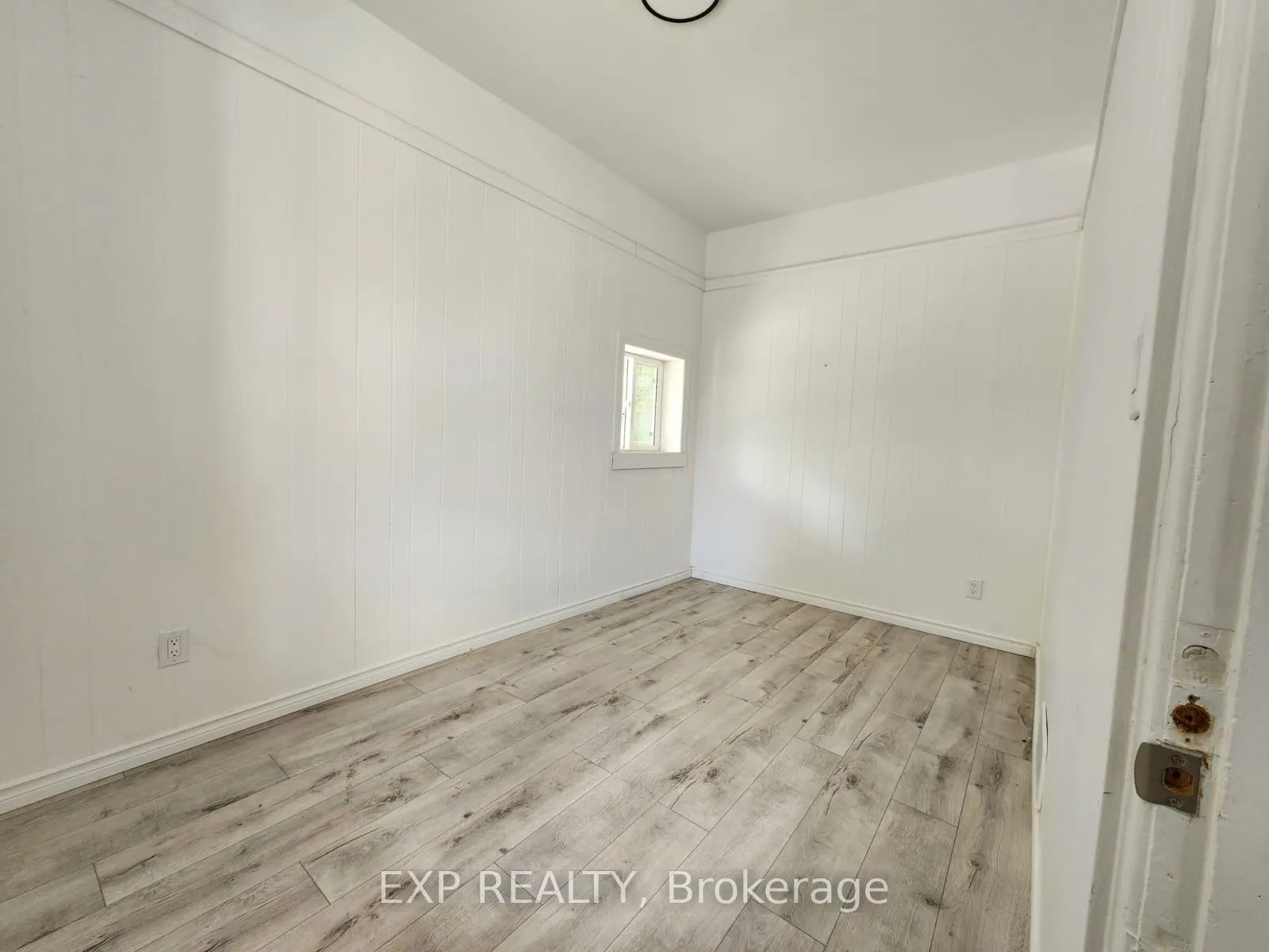 Photo 11 of 32 Niagara Street, Brantford — HOMEH