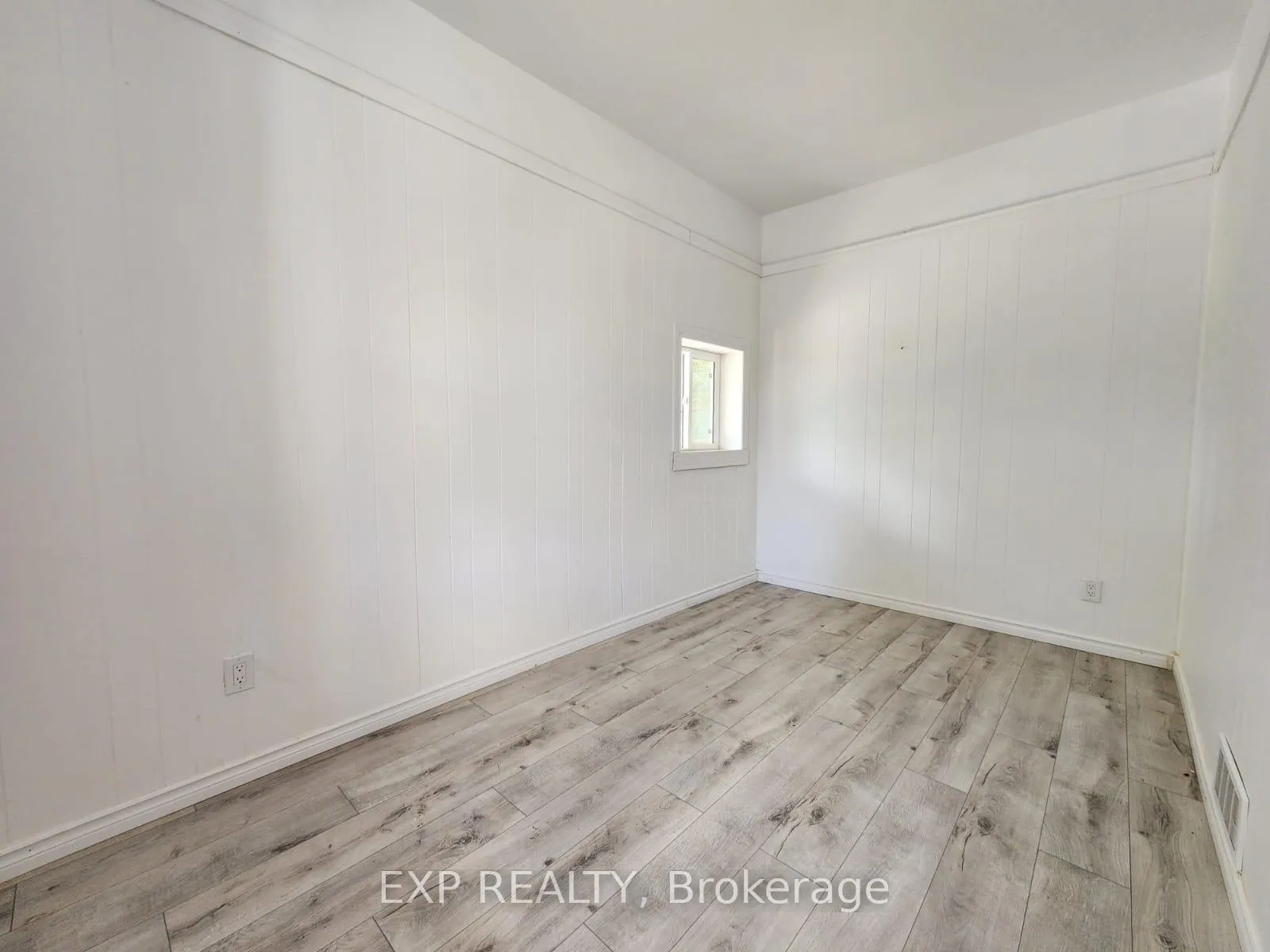 Photo 12 of 32 Niagara Street, Brantford — HOMEH