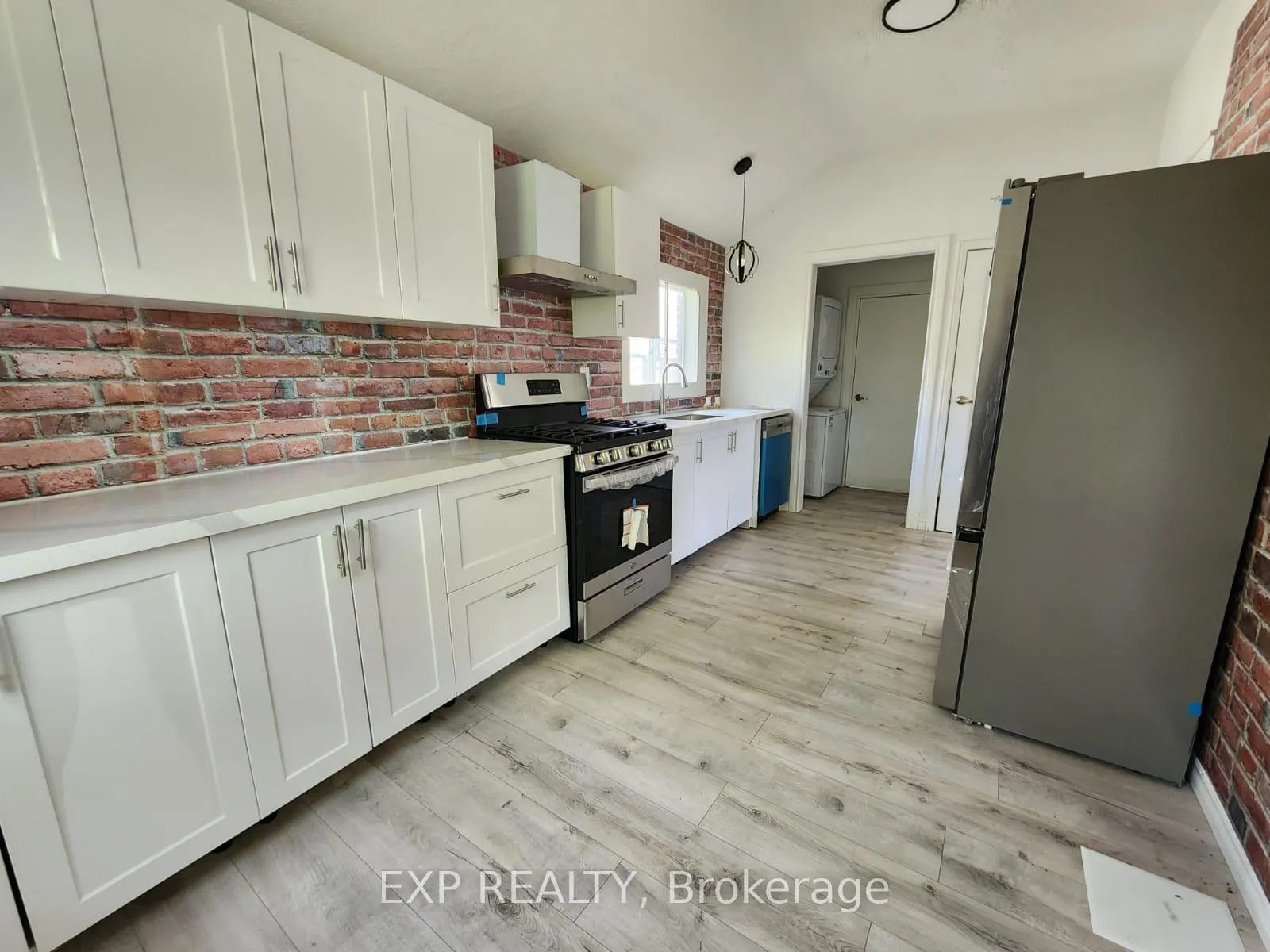 Photo 13 of 32 Niagara Street, Brantford — HOMEH