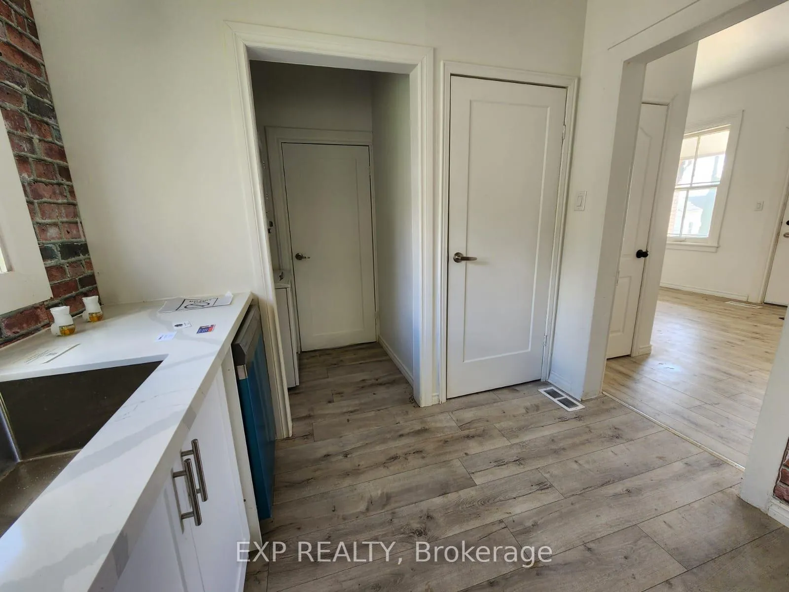 Photo 14 of 32 Niagara Street, Brantford — HOMEH