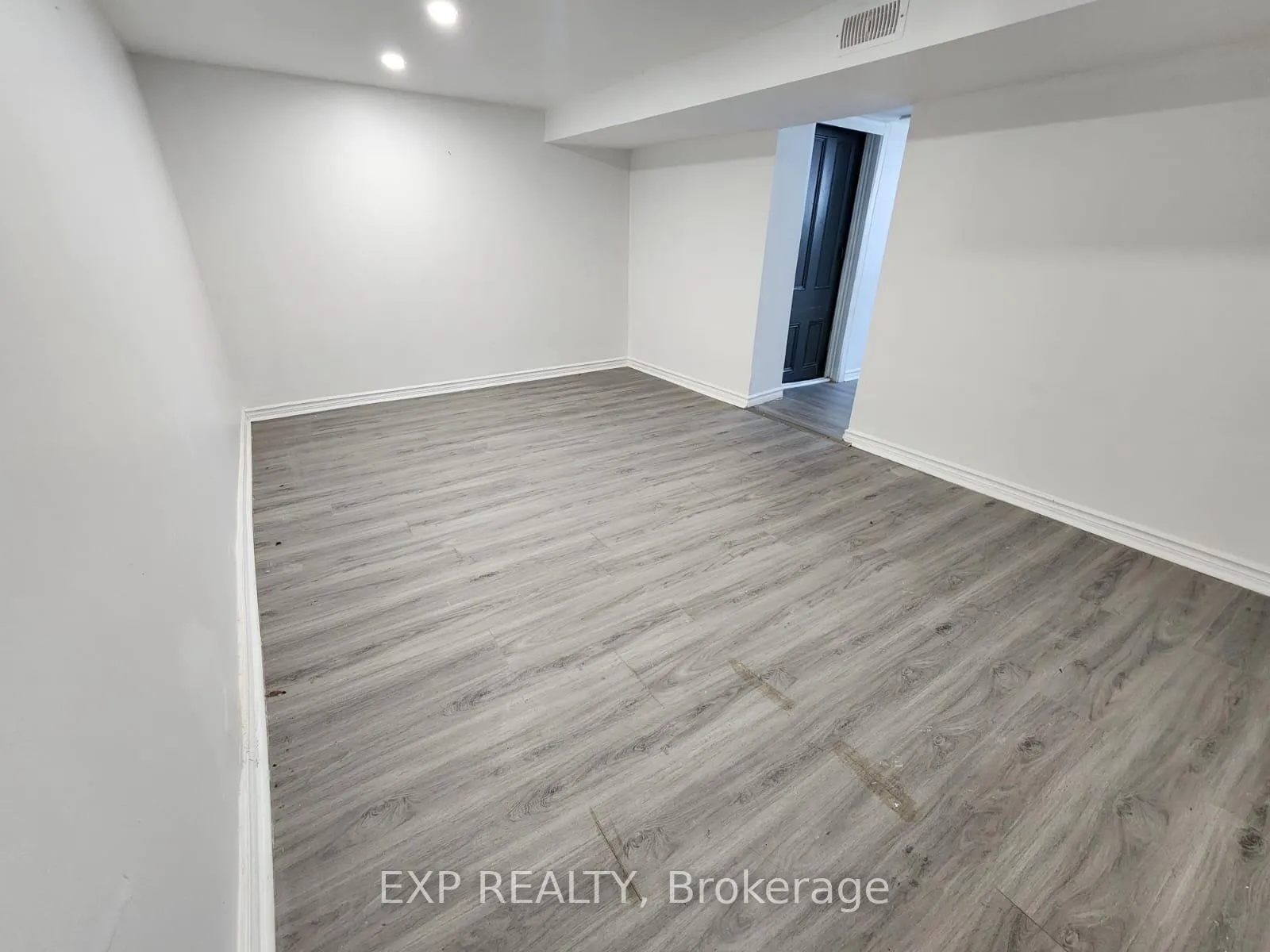 Photo 17 of 32 Niagara Street, Brantford — HOMEH