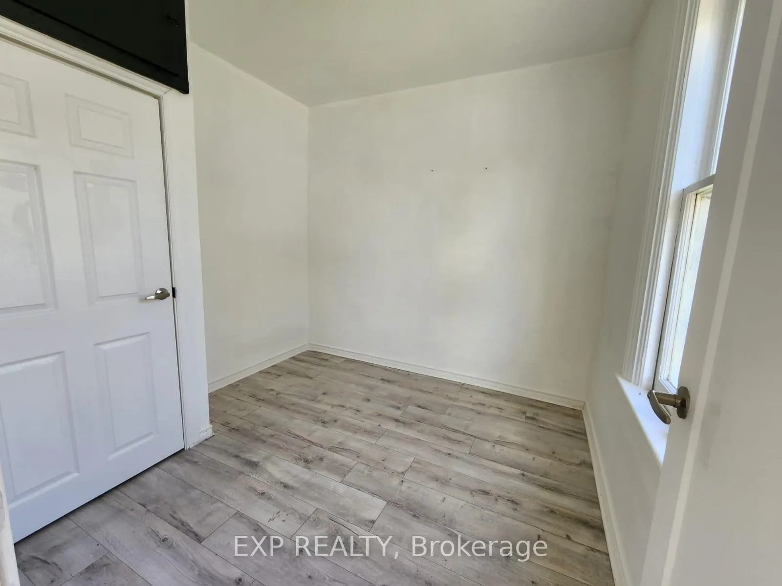 Photo 20 of 32 Niagara Street, Brantford — HOMEH
