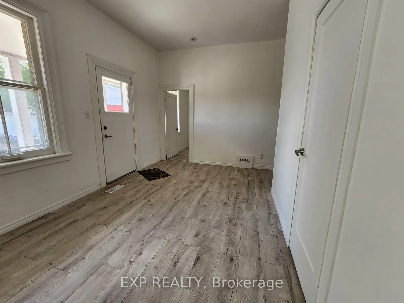 Photo 23 of 32 Niagara Street, Brantford — HOMEH