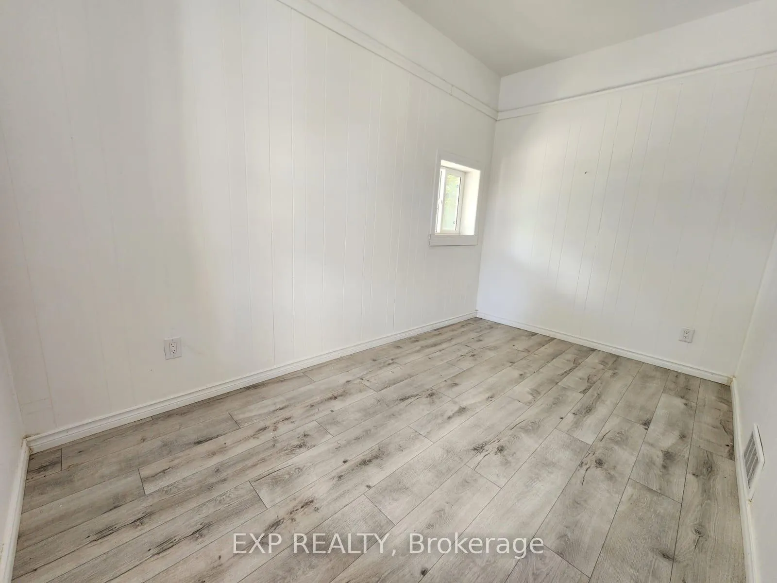 Photo 27 of 32 Niagara Street, Brantford — HOMEH