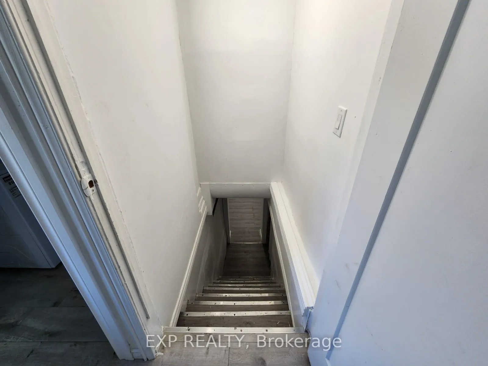 Photo 31 of 32 Niagara Street, Brantford — HOMEH