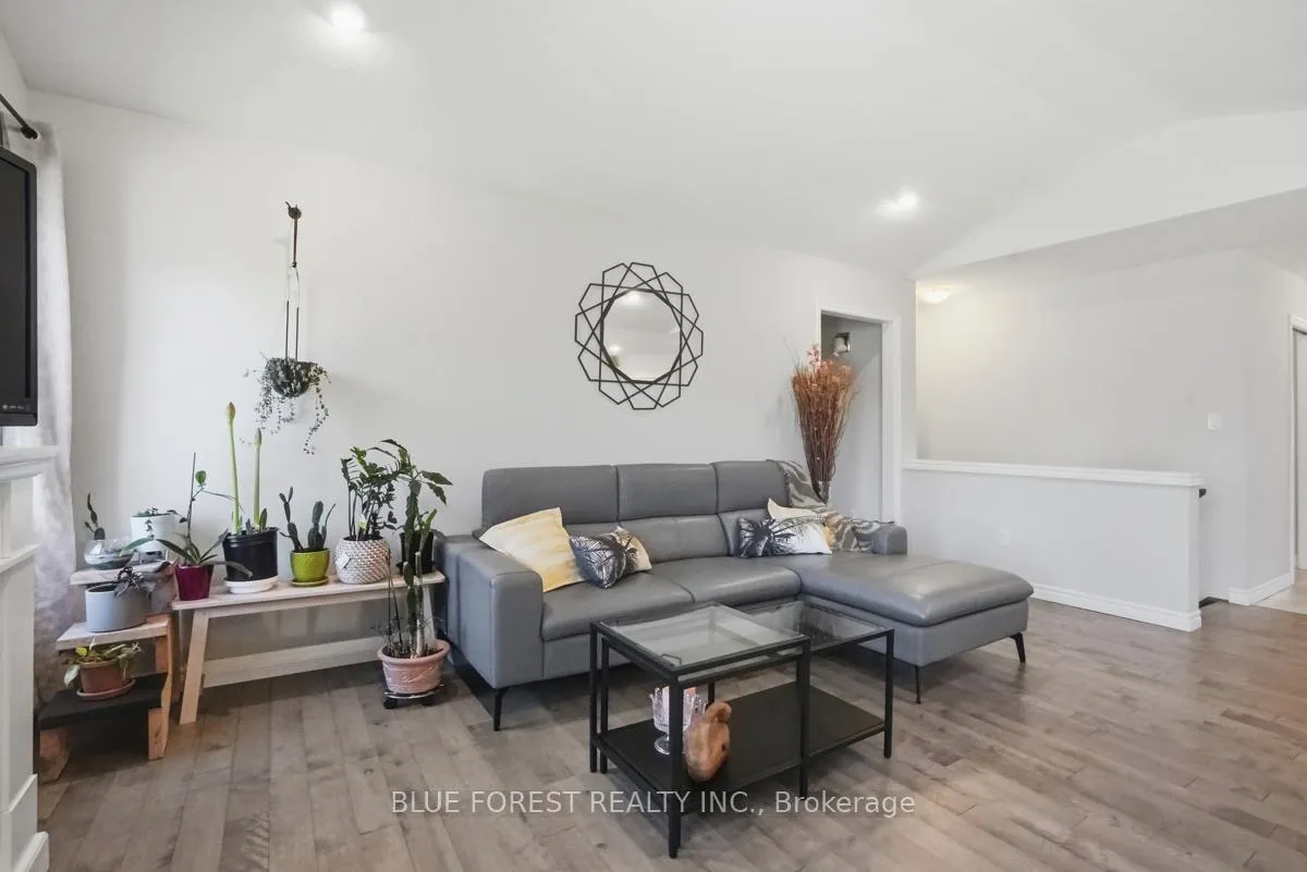 Photo 5 of 62 Blairmont Terrace, St. Thomas — HOMEH