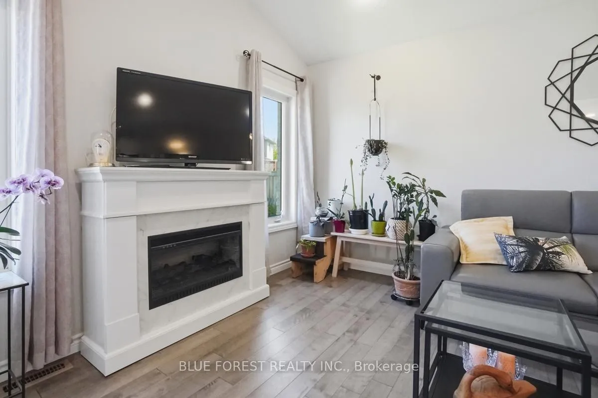 Photo 7 of 62 Blairmont Terrace, St. Thomas — HOMEH