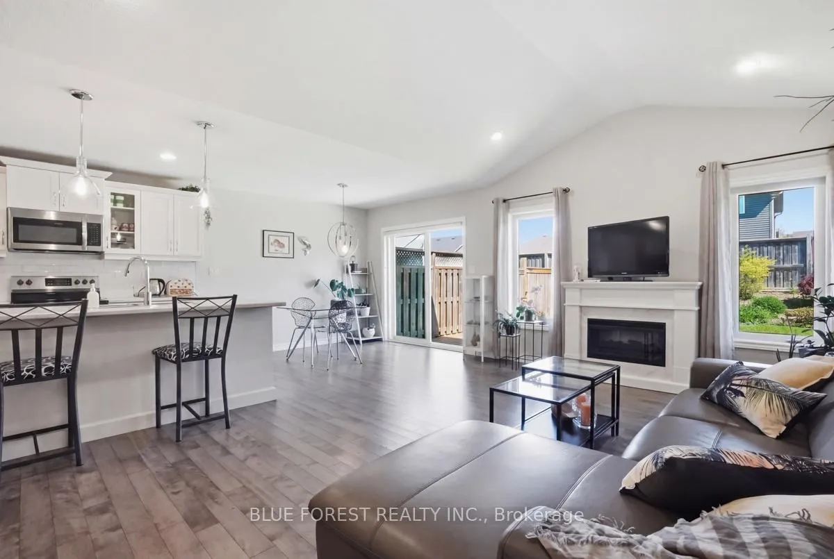 Photo 8 of 62 Blairmont Terrace, St. Thomas — HOMEH