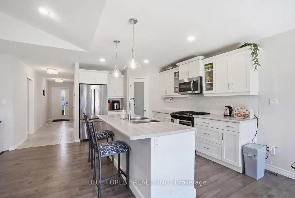Photo 11 of 62 Blairmont Terrace, St. Thomas — HOMEH