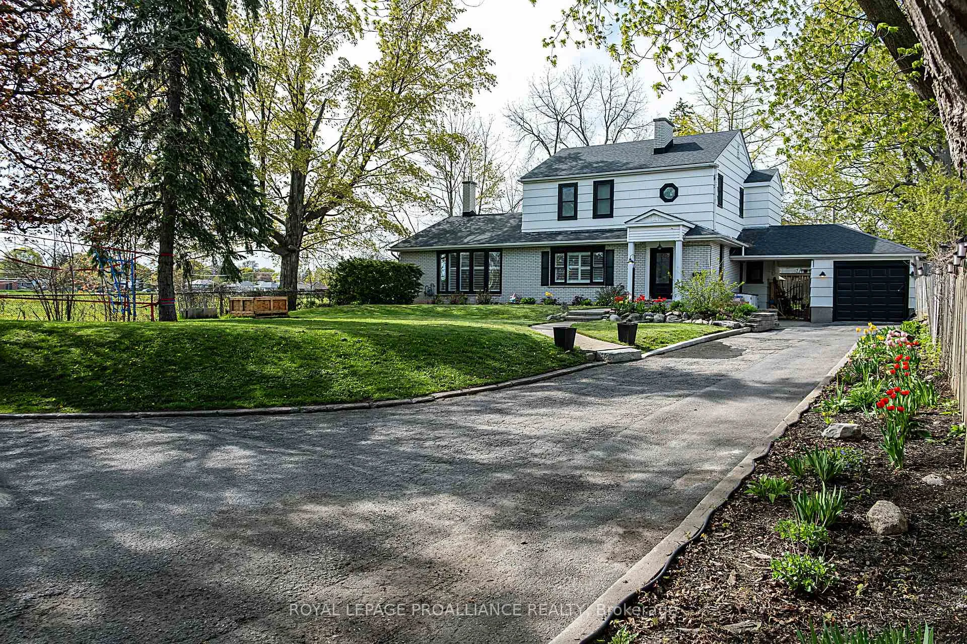 Photo 4 of 306 Dundas Street W, Quinte West, Trenton Ward — HOMEH